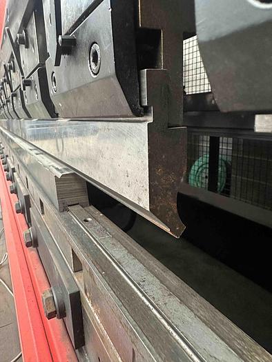 Used Amada HFE 3m x 100T CNC Pressbrake