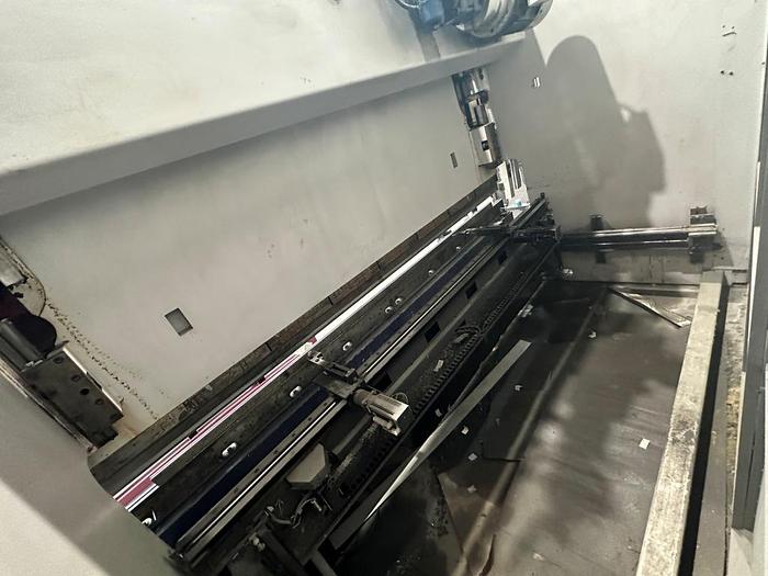 Used 2004 Bystronic PR 250 x 4100 CNC Pressbrake