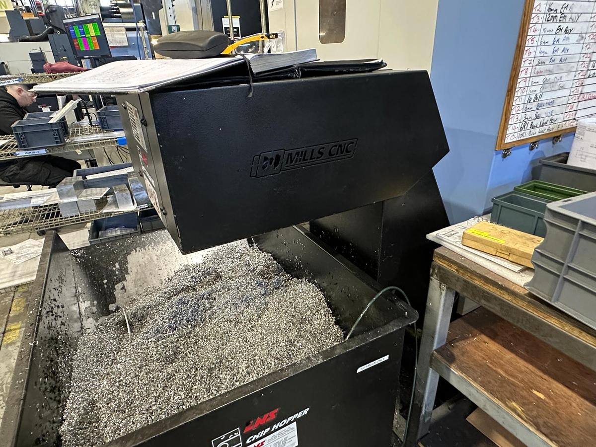 Used 2012 Doosan DNM 500 CNC Machining Centre | Fanuc | 12,000 RPM | BT40