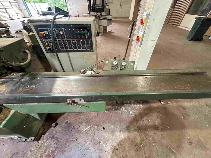 Used 1996 Guilliet KXR Moulder