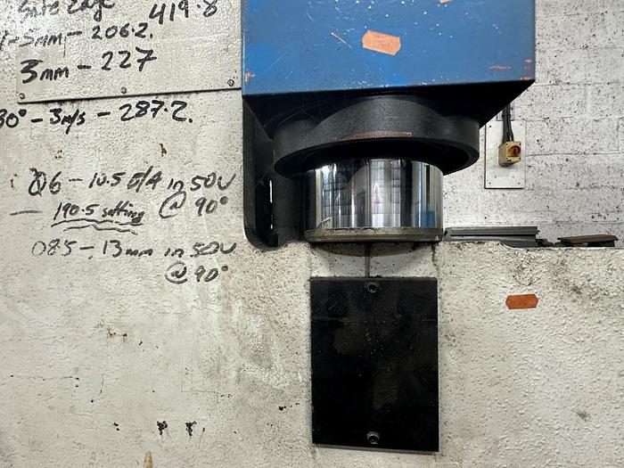 Used 1981 Safan 2m x 60T Manual Pressbrake