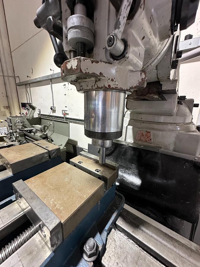 Used 1999 Extron K3V Manual Milling Machine for Sale Ireland | Newall DRO