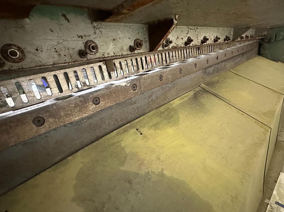 Used Edwards 3.25/2500 DD Mechanical Guillotine Shears for Sale 