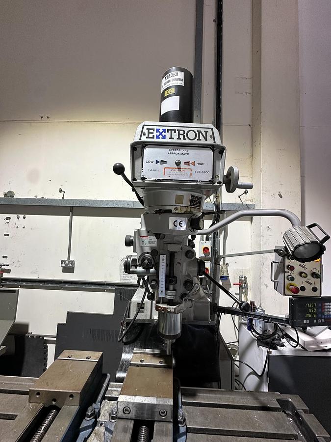 Used 1999 Extron K3V Manual Milling Machine for Sale Ireland | Newall DRO