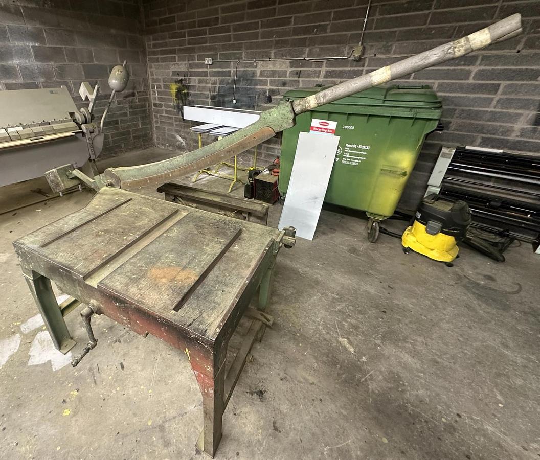 Used Manual 1 Metre Guillotine