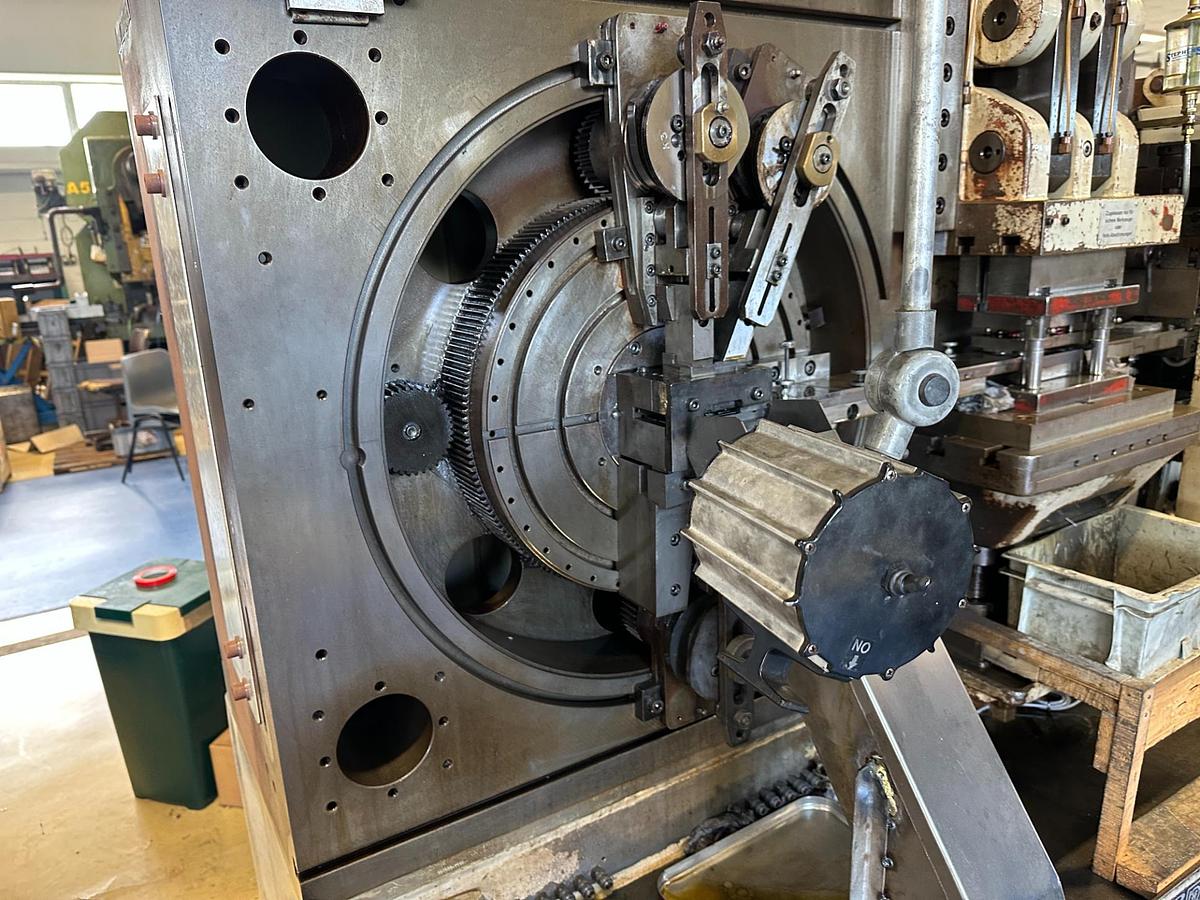 Used 1987 Finzer ZUB 250 Multislide Machine | 250kN 6 Slide
