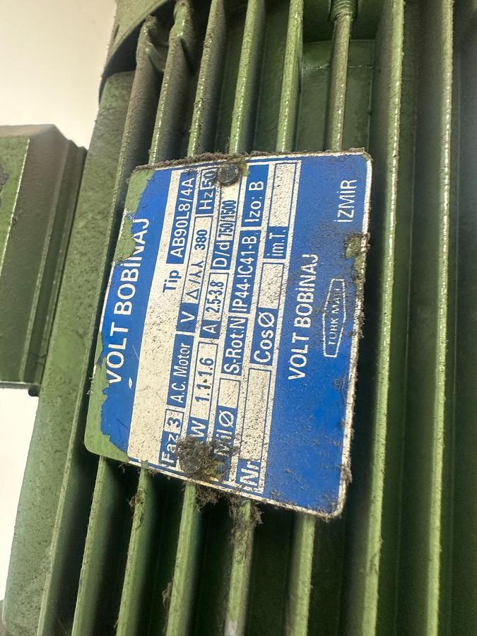 Used 1998 Sahinler BS 42 Pedestal Drill