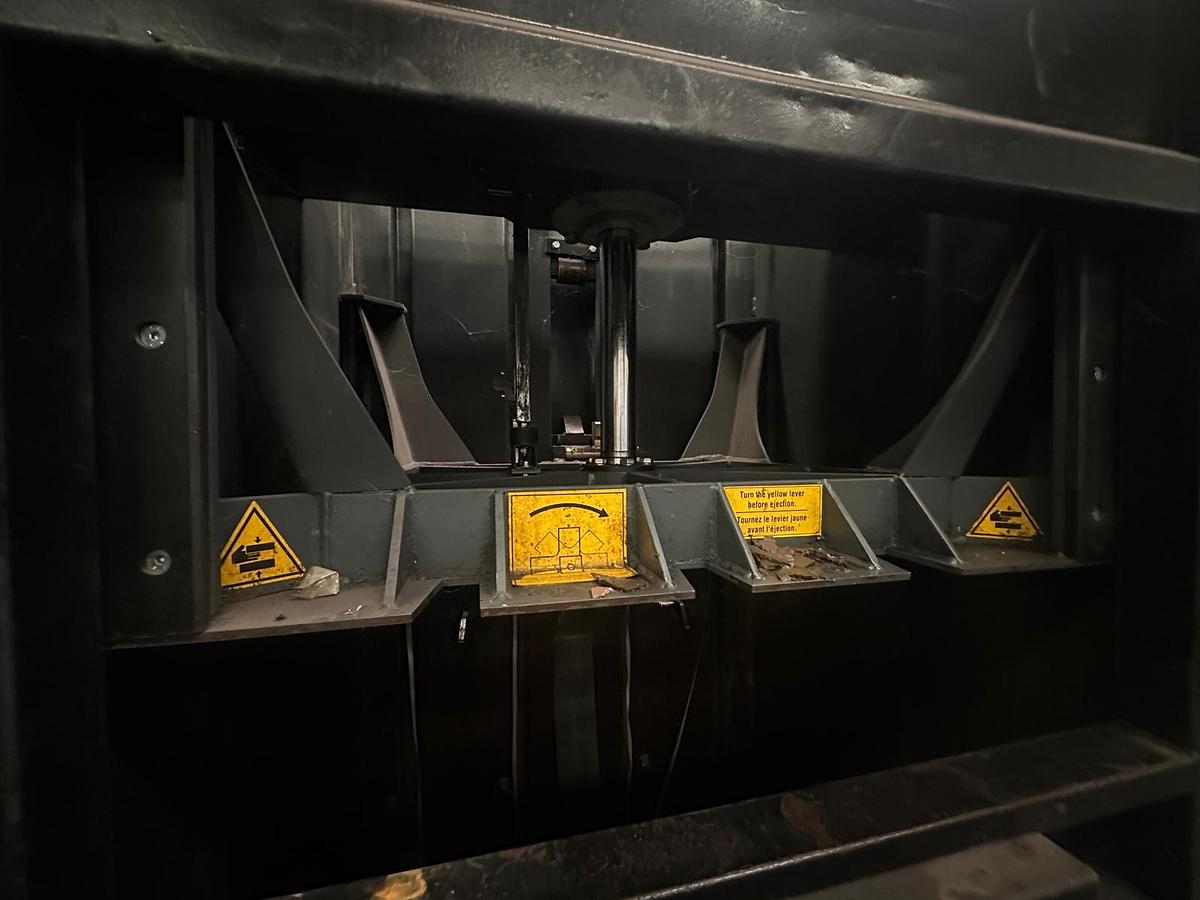 Used 2005 Zingerle C2000 Compactor