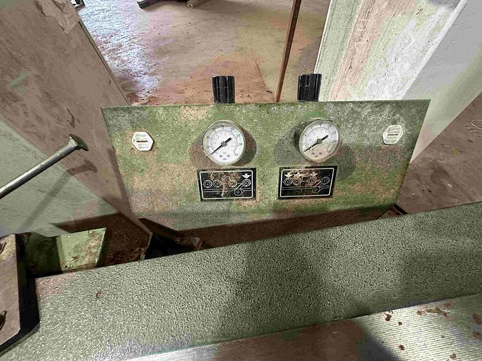 Used 1996 Guilliet KXR Moulder