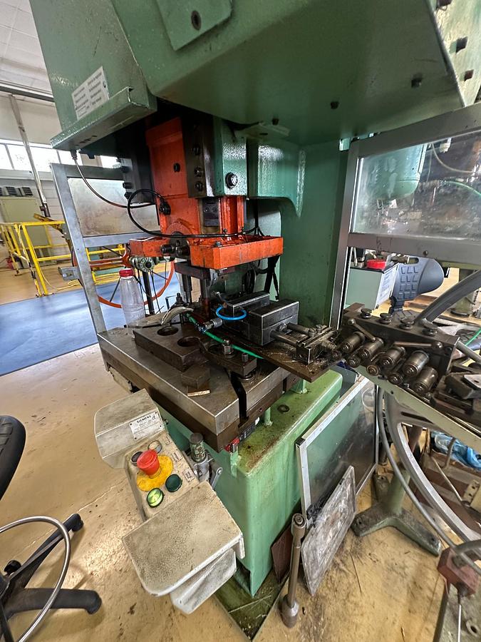 Used 1999 Presse Ross 40V-4 40 Ton Mechanical Press for Sale