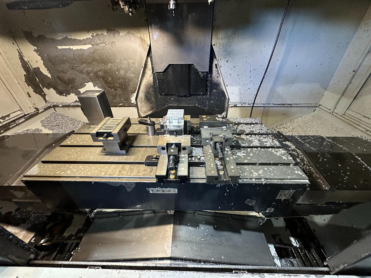 Used 2012 Doosan DNM 500 CNC Machining Centre | Fanuc | 12,000 RPM | BT40