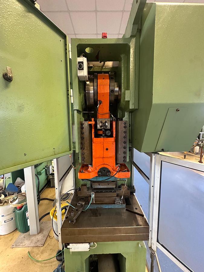 Used 2001 Presse Ross 40V-4 40 Ton Mechanical Press for Sale