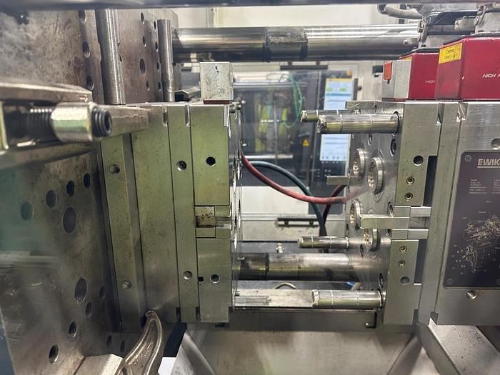 Used 1998 Demag ERGOtech System 1100-200 Injection Moulding Machine