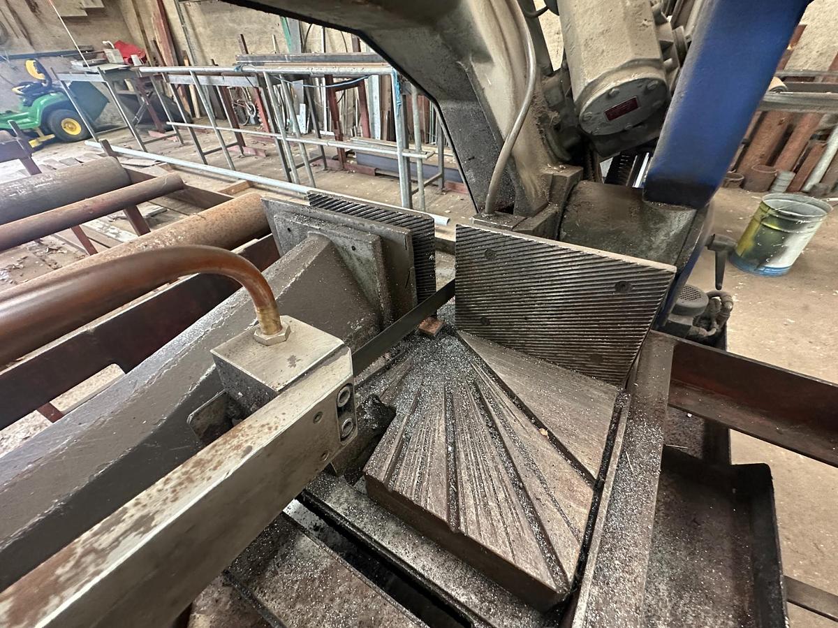 Used 2004 Thomas S Trad 350 SO Semi Automatic Bandsaw