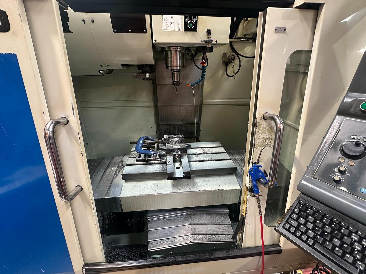 Used 2010 Hurco VM10 Vertical Machining Centre | WINMAX CNC | CAT 40 | Used Machine Tools Ireland