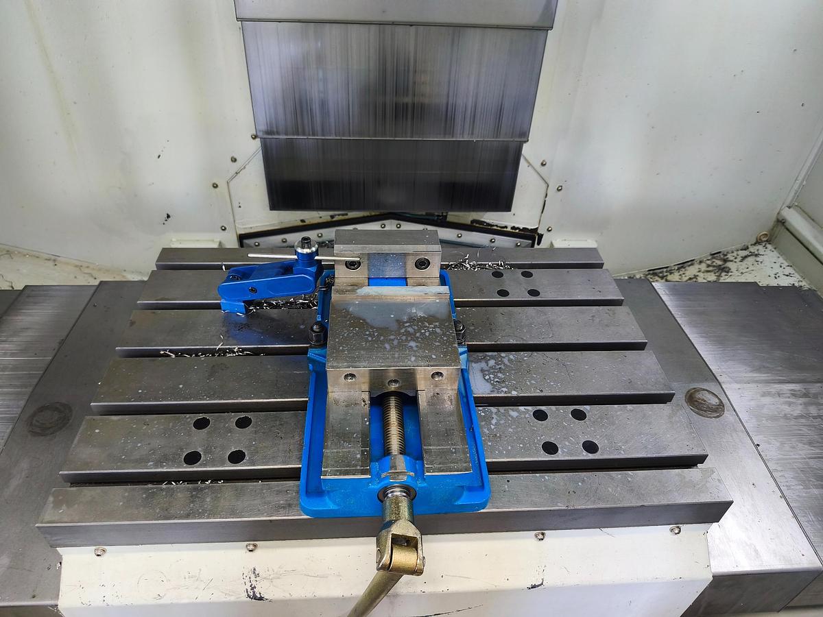 Used 2011 Hurco VMX24M 3 Axis CNC Vertical Machining Centre for Sale | Excellent Condition | Ireland