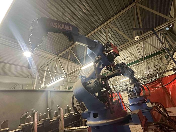 Used 2018 Yaskawa RM2-2000 Welding Cell