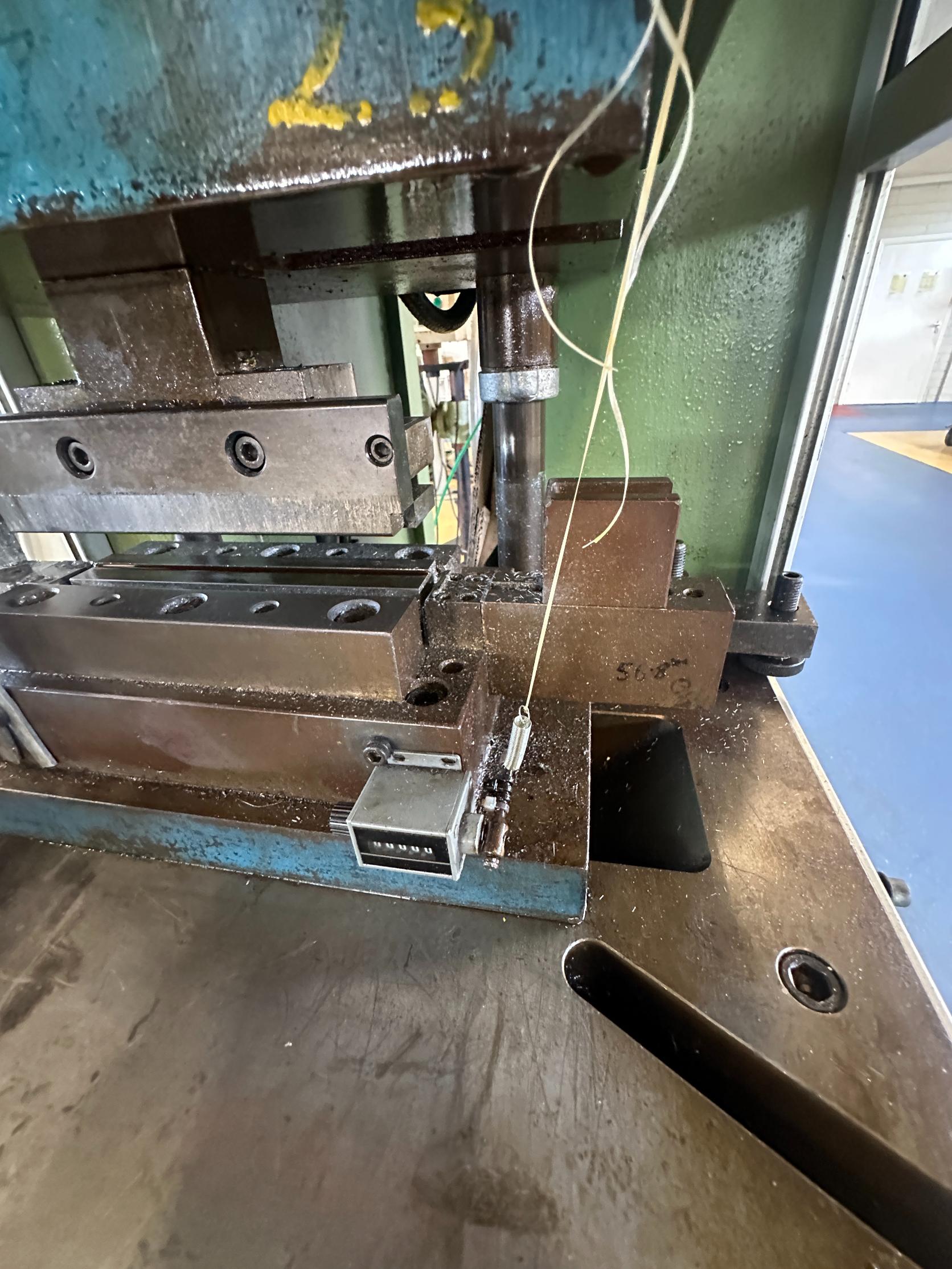 Used 2001 Presse Ross 40V-4 40 Ton Mechanical Press for Sale