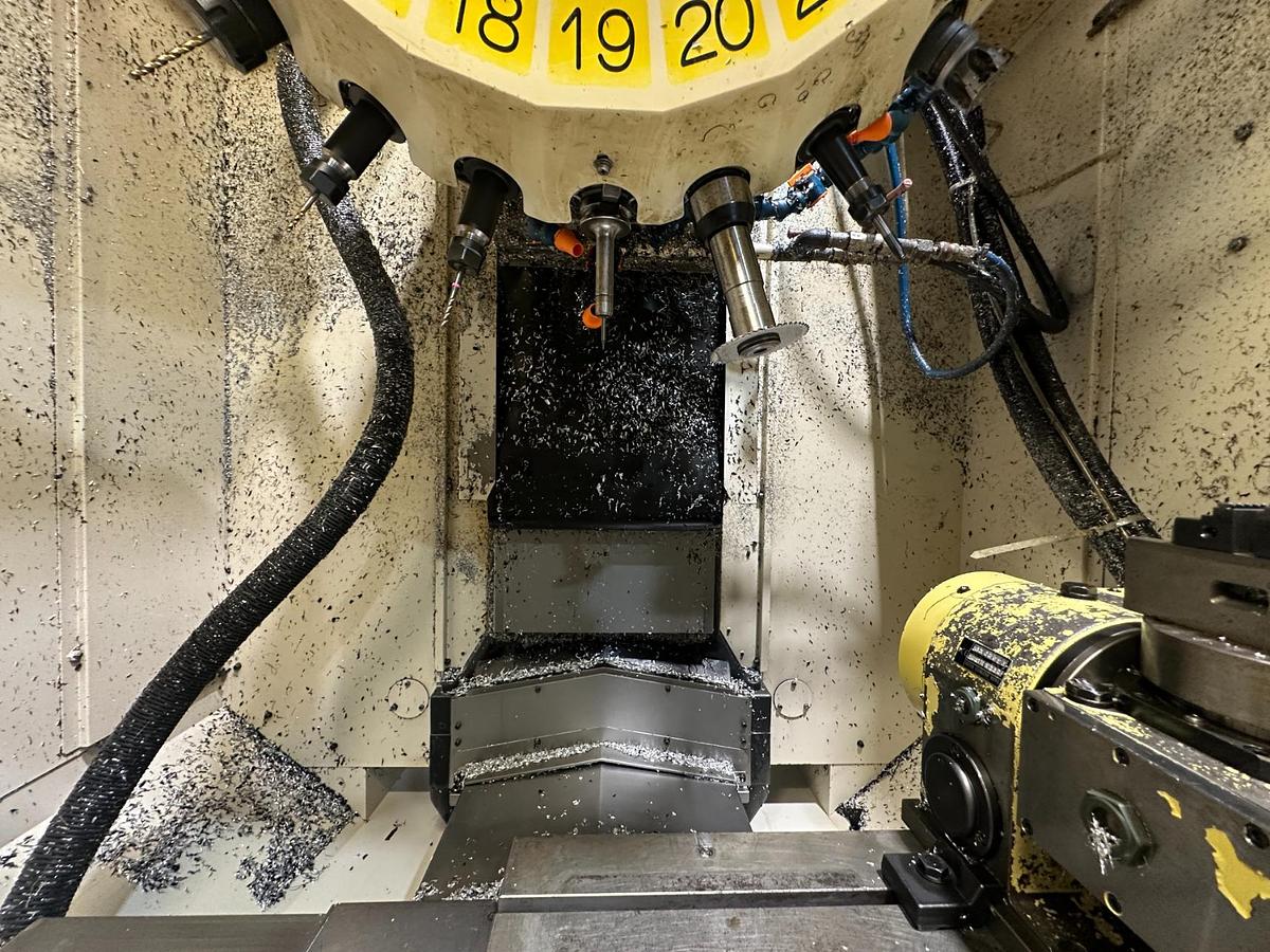 Used 2007 Fanuc Robodrill T21iE 5-Axis CNC | Fanuc 31i | Nikken 5AX-130FA (2017)