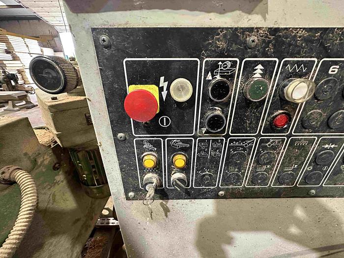 Used 1996 Guilliet KXR Moulder