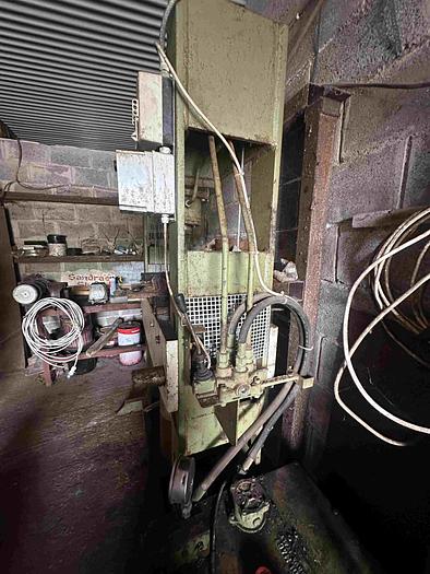 Used 2002 OMCN 100T Hydraulic Press