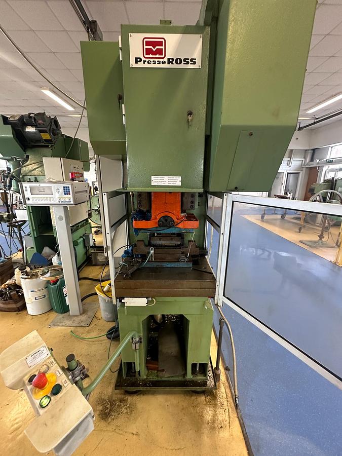 Used 2001 Presse Ross 40V-4 40 Ton Mechanical Press for Sale