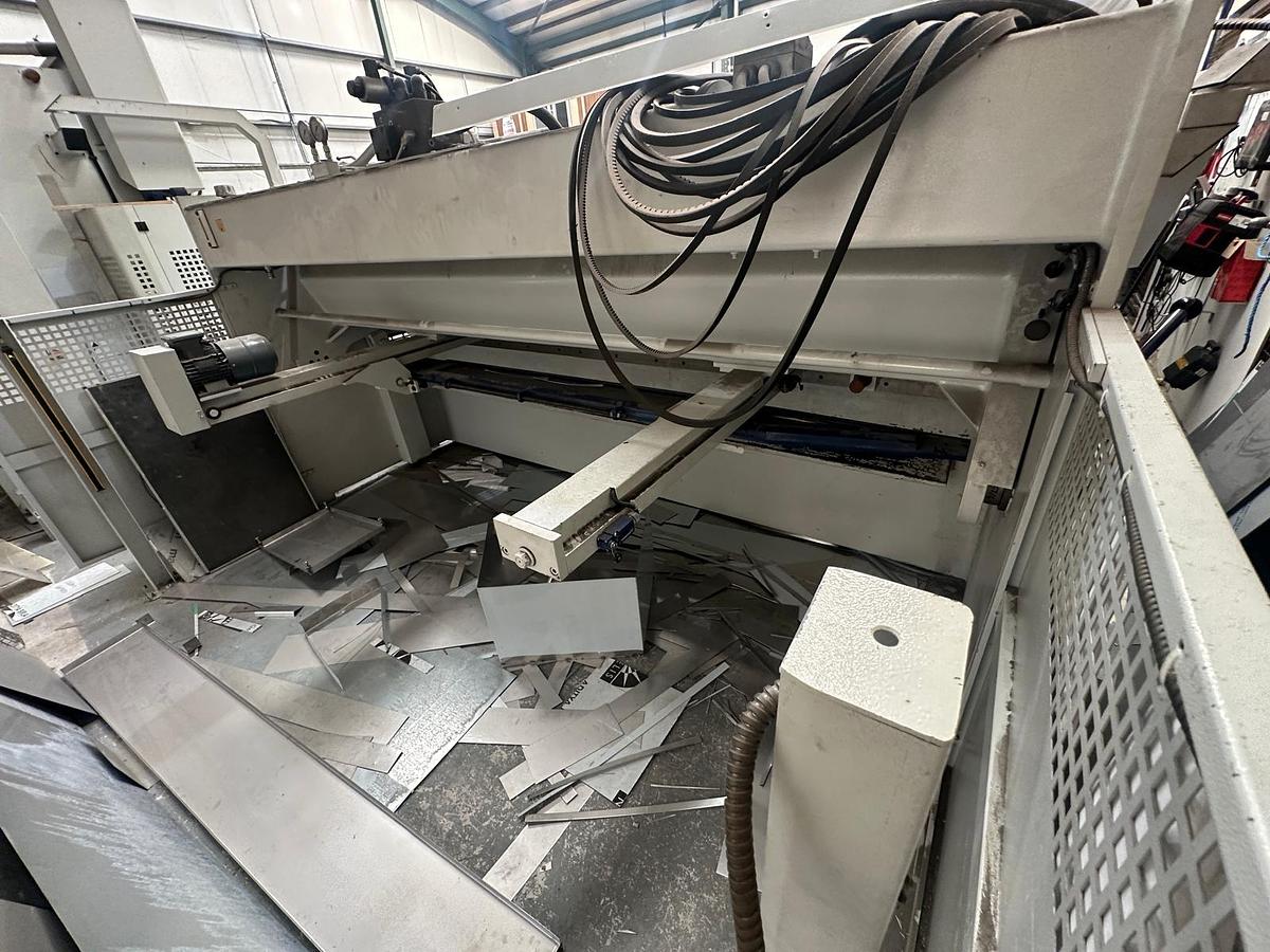Used 2016 MVD B06-3100 Hydraulic Guillotine for Sale | 3100 x 6mm Sheet Metal Shear