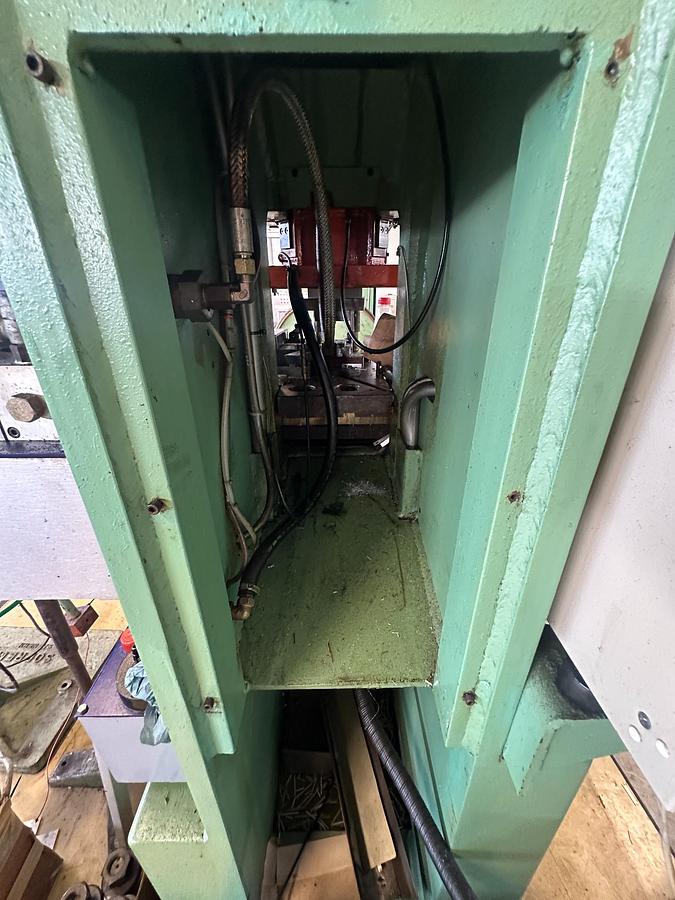Used 1999 Presse Ross 40V-4 40 Ton Mechanical Press for Sale