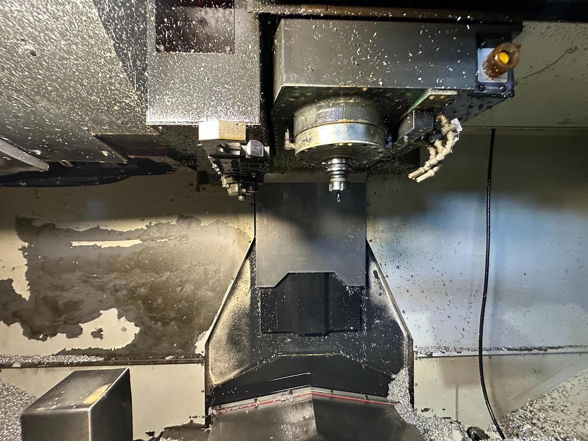 Used 2012 Doosan DNM 500 CNC Machining Centre | Fanuc | 12,000 RPM | BT40