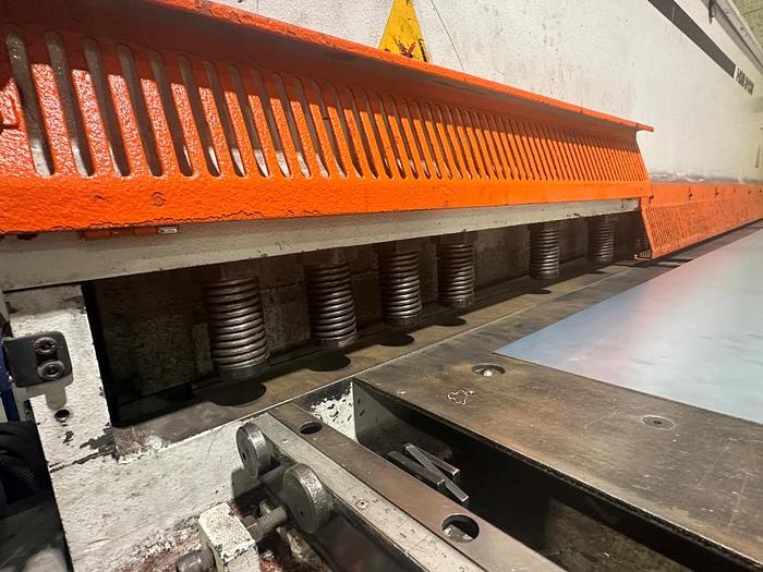 Used 2006 Ermak HGS 3106 Guillotine Shears