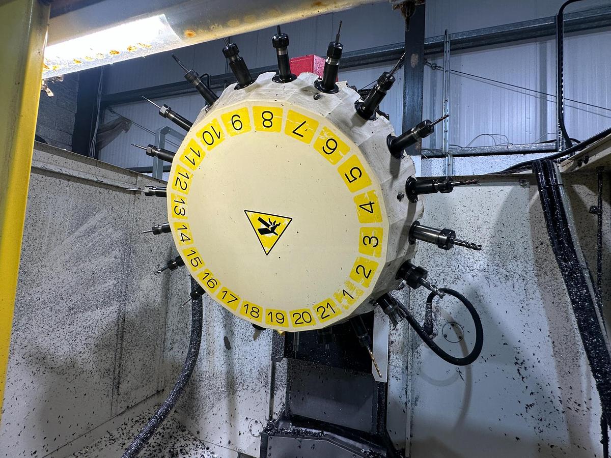 Used Fanuc Robodrill Alpha T21iDL 5-Axis CNC | Nikken 5Ax130FA | BT30