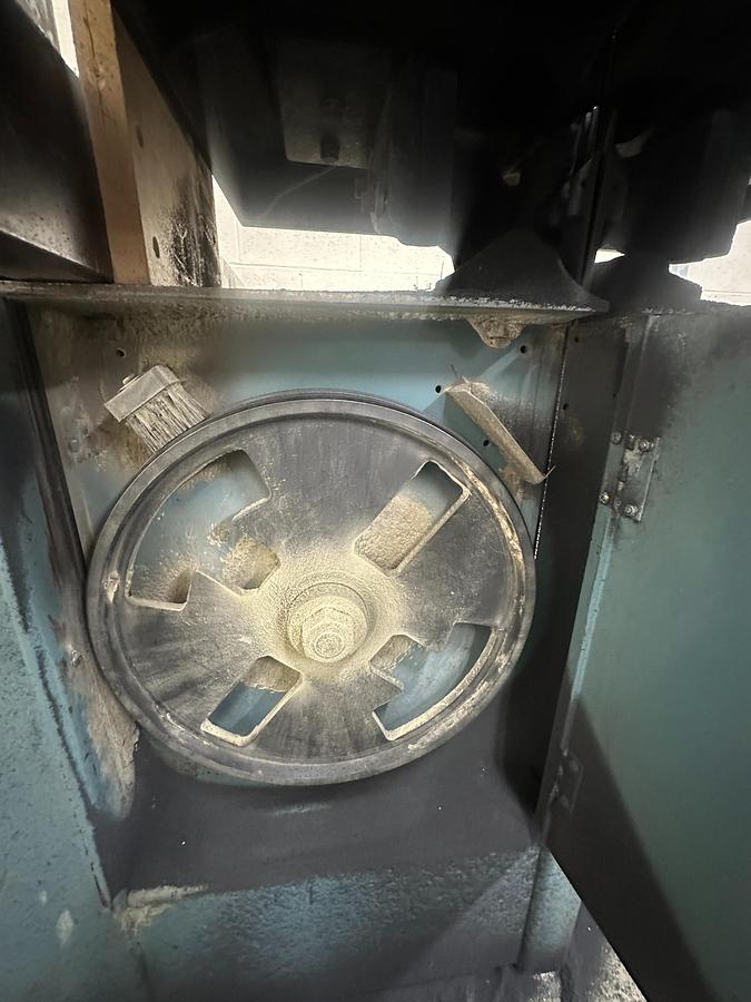 Used Fuho VBS 16 Vertical Bandsaw