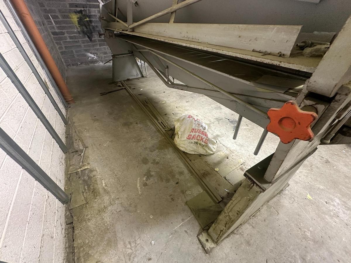 Used 1999 Swiftcut FP-3000 x 1.6mm Box & Pan Folder