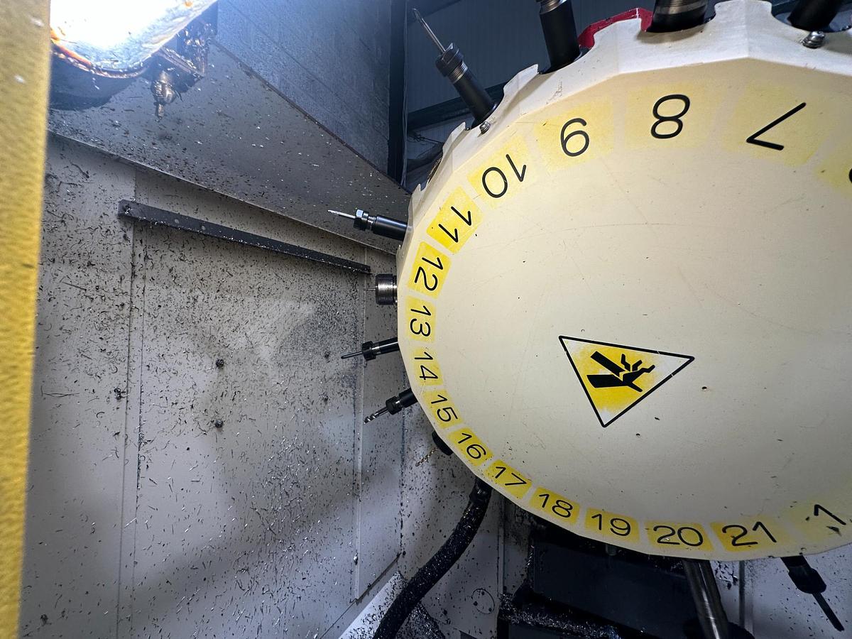 Used 2007 Fanuc Robodrill T21iE 5-Axis CNC | Fanuc 31i | Nikken 5AX-130FA (2017)