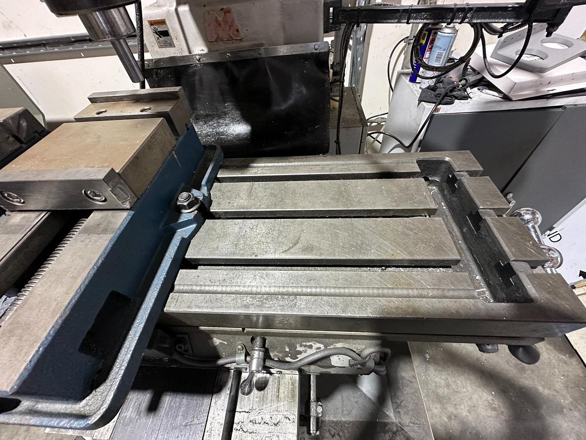 Used 1999 Extron K3V Manual Milling Machine for Sale Ireland | Newall DRO
