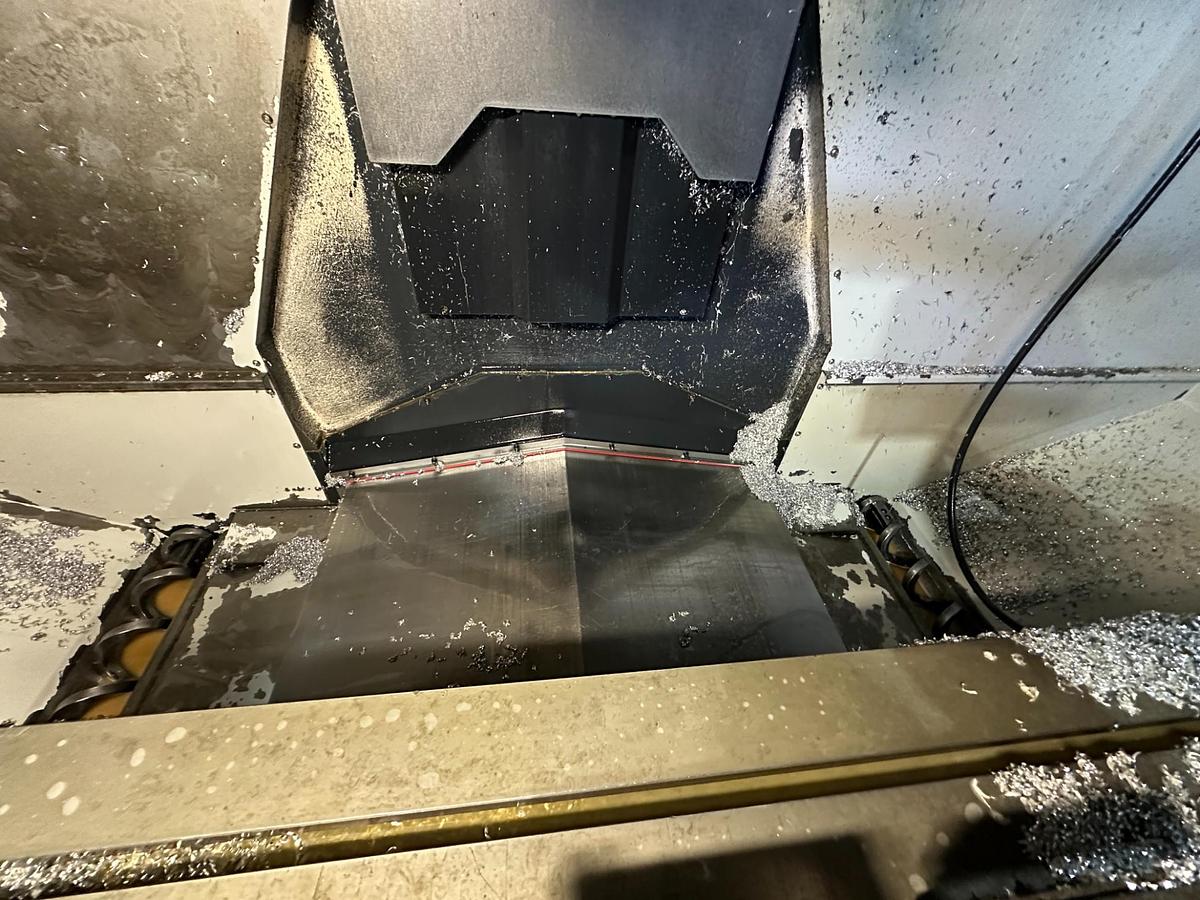 Used 2012 Doosan DNM 500 CNC Machining Centre | Fanuc | 12,000 RPM | BT40