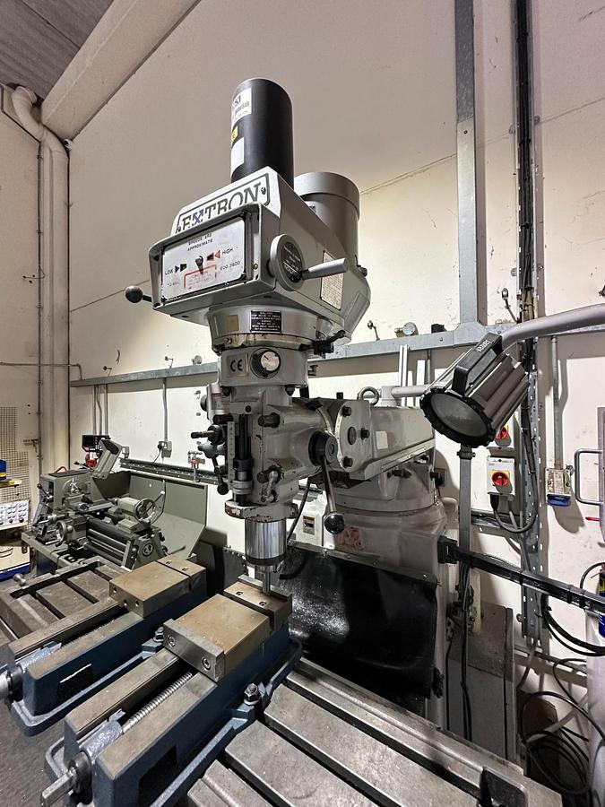 Used 1999 Extron K3V Manual Milling Machine for Sale Ireland | Newall DRO