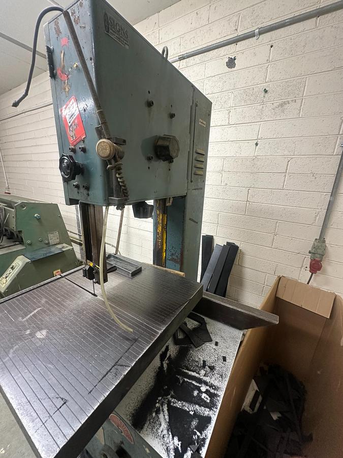 Used Fuho VBS 16 Vertical Bandsaw