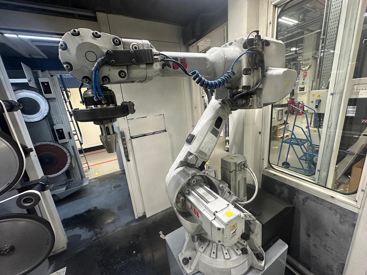 Used 2015 Intec Robotic Solutions Robotic Linish and Polish Machine