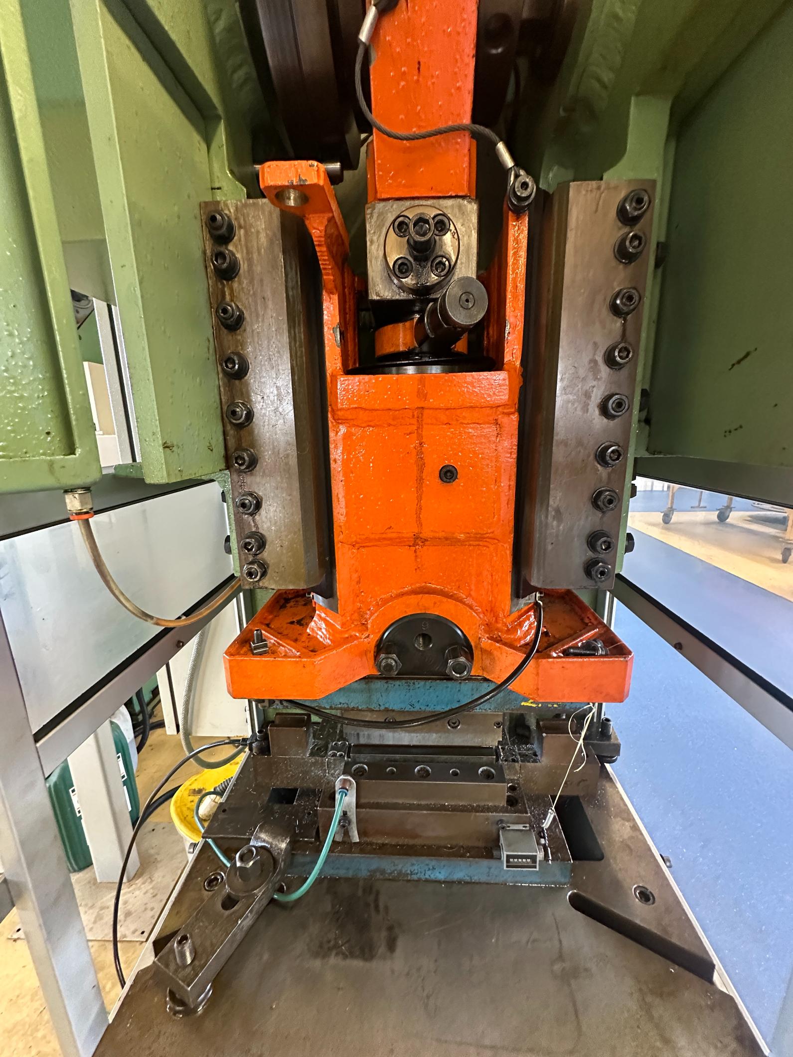 Used 2001 Presse Ross 40V-4 40 Ton Mechanical Press for Sale