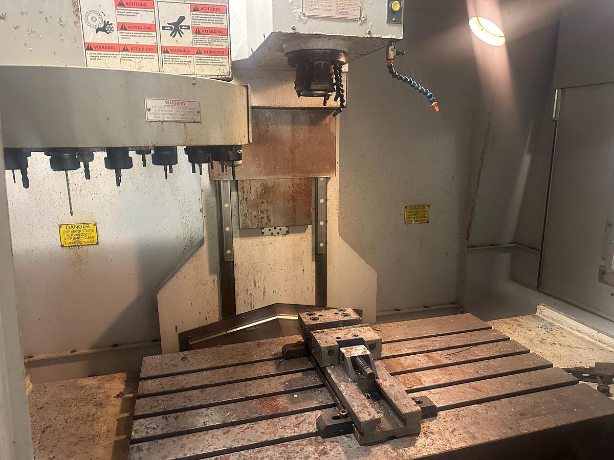 Used 2007 Milltronics VM22 CNC VMC | Centurion 7 | 24 Tool ATC