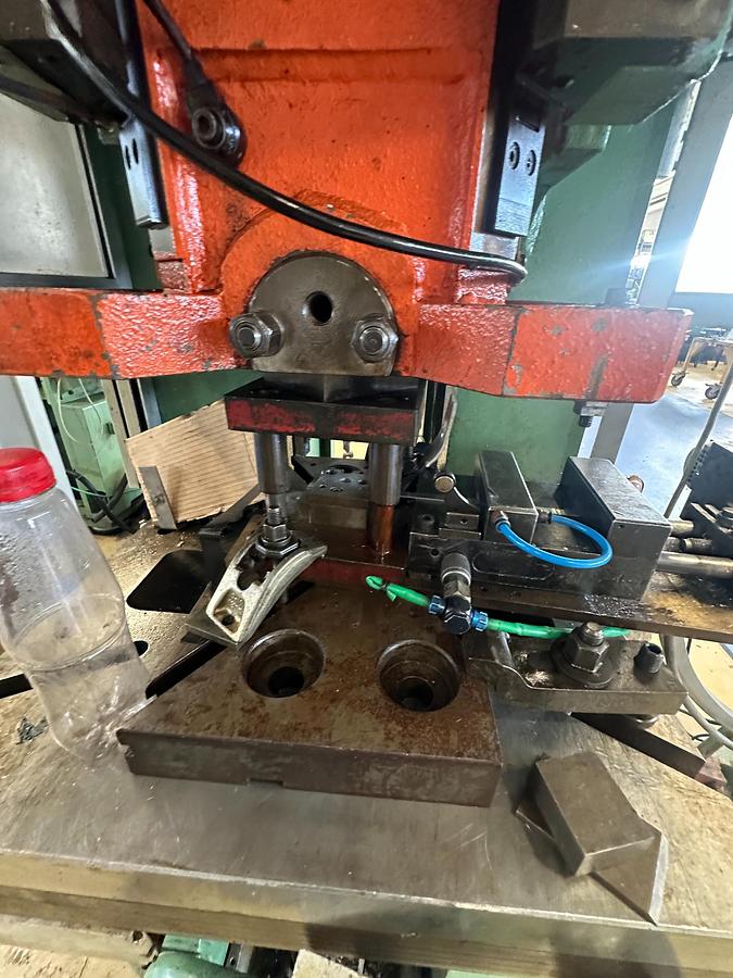 Used 1999 Presse Ross 40V-4 40 Ton Mechanical Press for Sale