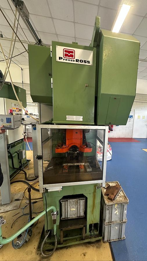 Used 2000 Presse Ross 40V-4 40 Ton Mechanical Press with Soprem Decoiler