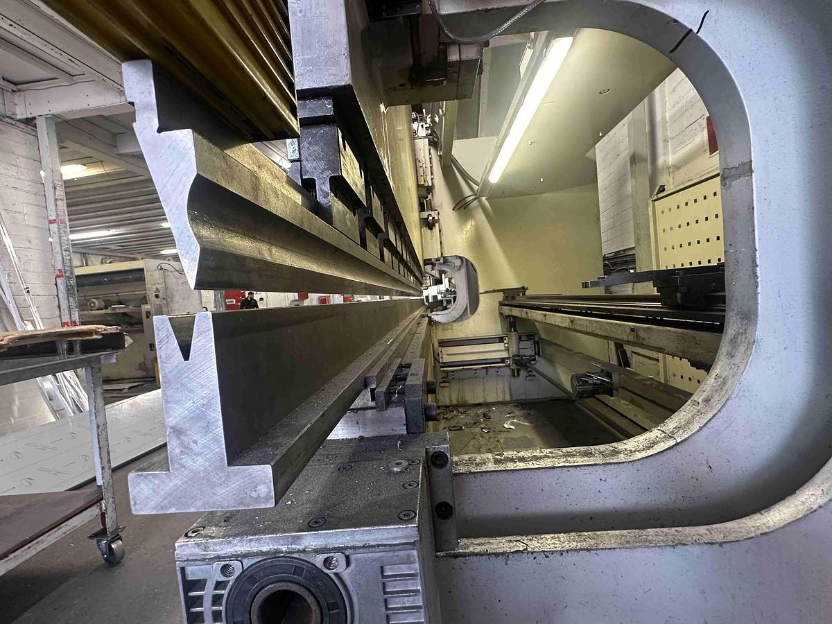 Used Used 2005 Durma HAPCNC 35160 CNC Pressbrake – 160T x 3.5m with Cybelec ModEva 10 Control | Euro Tooling | Ireland
