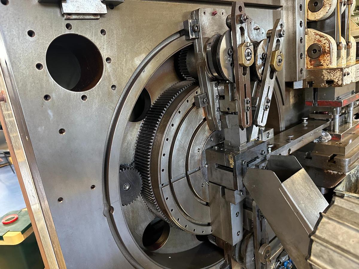 Used 1987 Finzer ZUB 250 Multislide Machine | 250kN 6 Slide