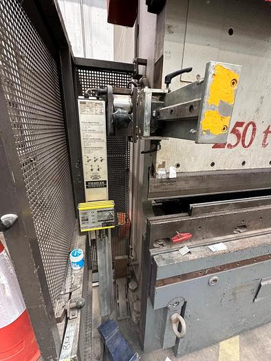 Used 2004 Bystronic PR 250 x 4100 CNC Pressbrake