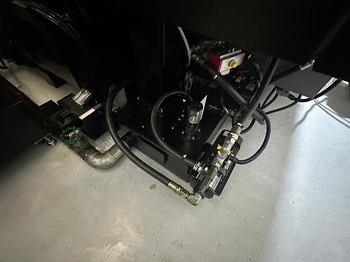 Used 2016 Hurco VMX60SRTi 5 Axis Machining Centre