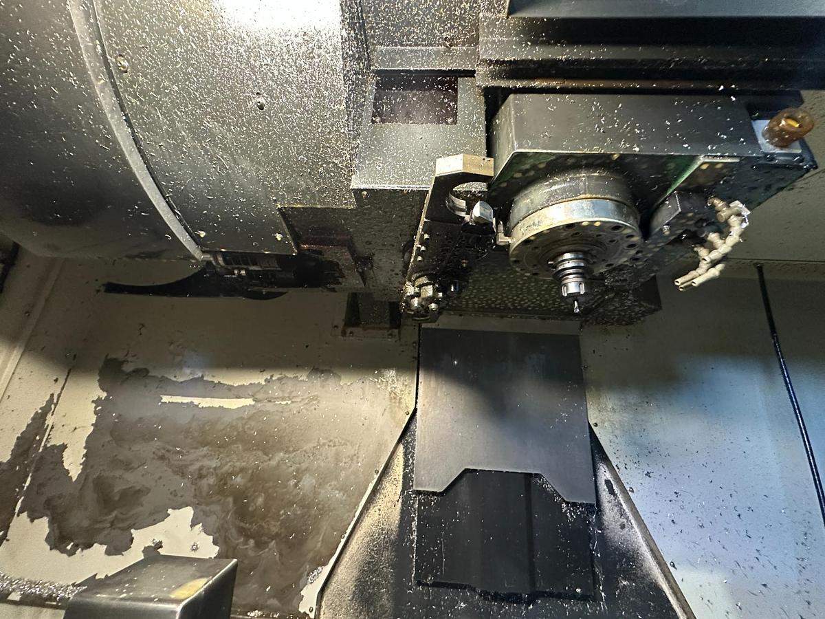 Used 2012 Doosan DNM 500 CNC Machining Centre | Fanuc | 12,000 RPM | BT40