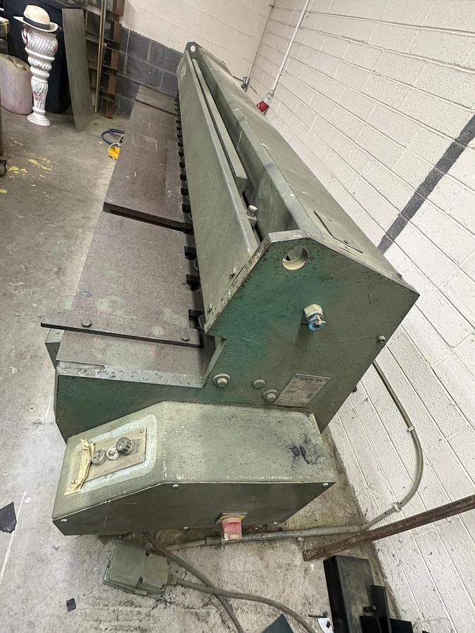 Used Edwards 3.25/2500 DD Mechanical Guillotine Shears for Sale 