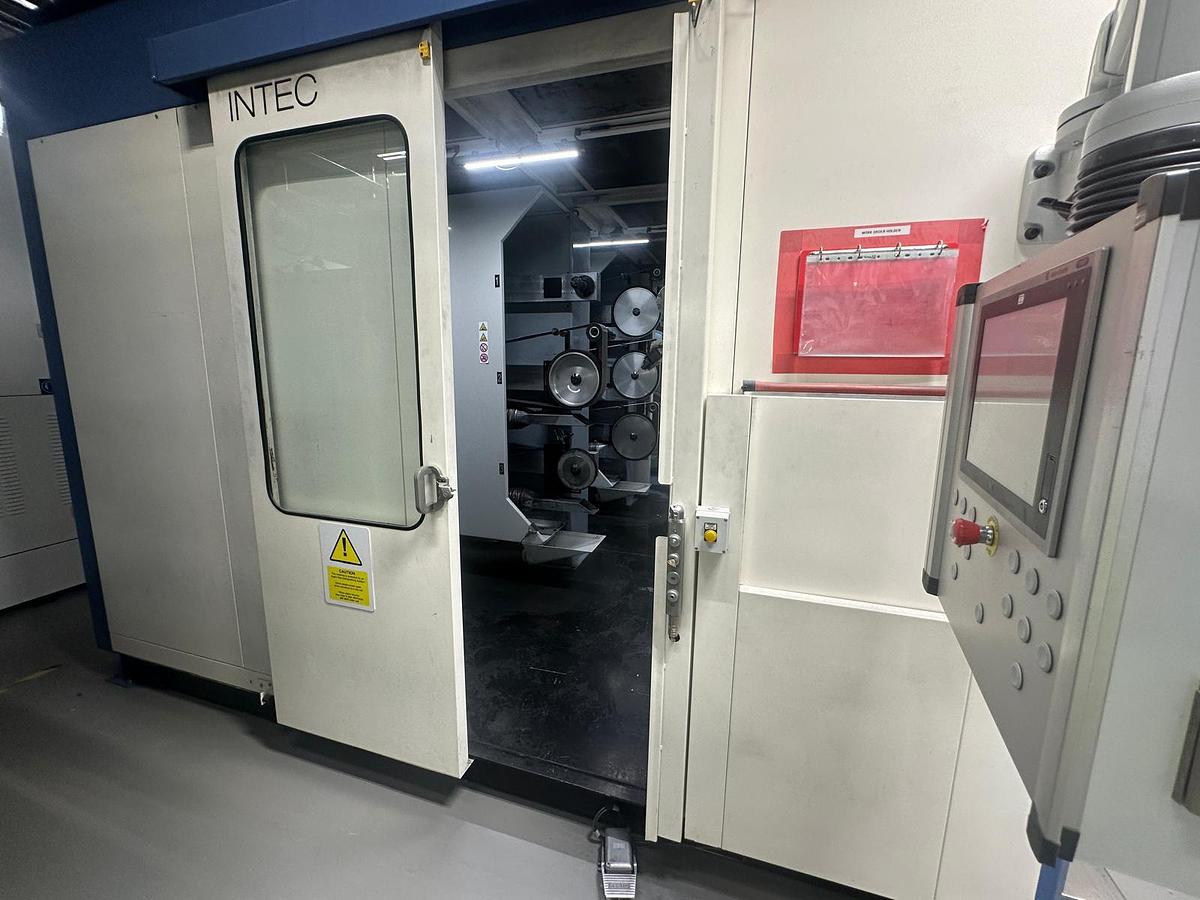 Used 2015 Intec Robotic Solutions Robotic Linish and Polish Machine